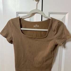 Hollister Women's Brown Ribbed Short Sleeve Top